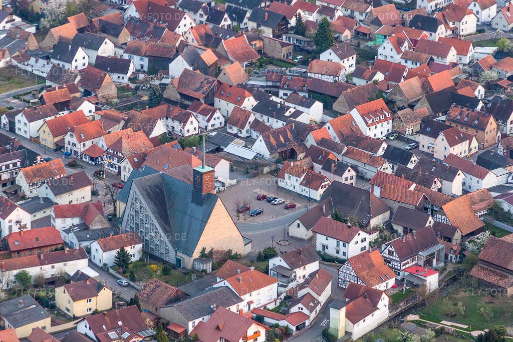 Luftbild: Kirchengebäude im Dorfkern in Leimersheim im Bundesland Rheinland-Pfalz in Deutschland. Foto: IMG_63567.jpg vom 28.03.2014 durch Werner Riehm/FLY-FOTO.de