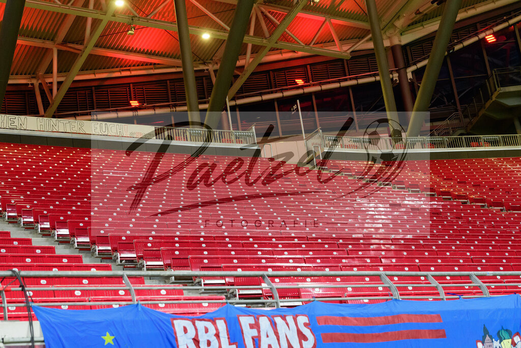 RBLLEV20211128_090 | Fussball, Herren: . Leere Tribuenen aufgrund des Geisterspiels bei dem Spiel der 1. Bundesliga zwischen RB Leipzig und Bayer 04 Leverkusen in der Red Bull Arena am 28.11.2021 in Leipzig, Deutschland.DFB / DFL REGULATIONS PROHIBIT ANY USE OF PHOTOGRAPHS AS IMAGE SEQUENCES AND/OR QUASI-VIDEO. - Realisiert mit Pictrs.com