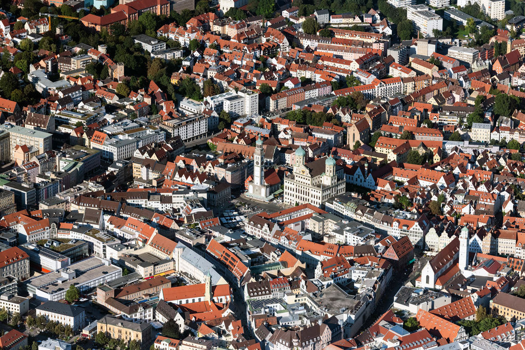 dr__0075870.jpg | AUGSBURG 02.09.2021 Altstadtbereich und Innenstadtzentrum in Augsburg im Bundesland Bayern, Deutschland. // Old Town area and city center in Augsburg in the state Bavaria, Germany. Foto: Daniel Reiter