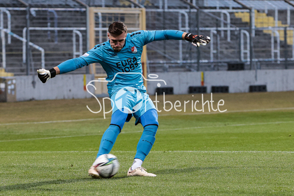 Türkgücü München - FC Bayern Amateure | Johann Hipper (TGM #1) am Ball