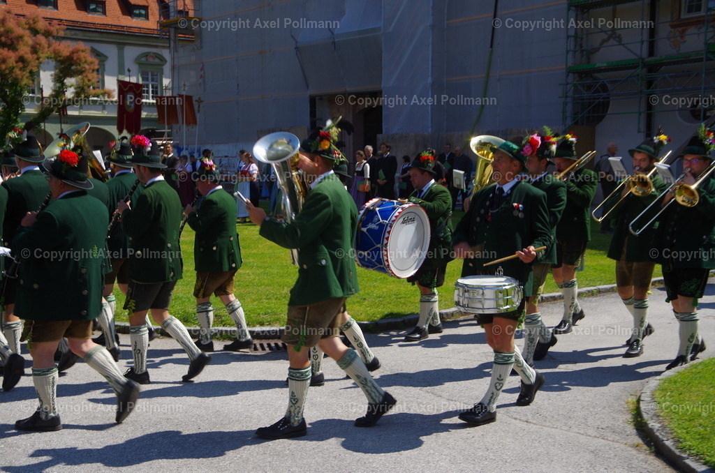 IMGP4665 | fotografiert von Axel PollmannLeonhardi Wallfahrt Benediktbeuern und Murnau, Fronleichnam, Fasching, Landschaft im Loisachtal und Benediktbeuern  - Realisiert mit Pictrs.com