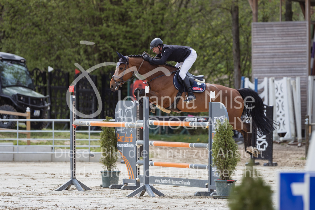 230501_SpengeW_Stil-S-424 | Deine schönsten Turniermomente als professionelle Fotos! Entdecke hochwertige Pferdesport-Fotografie im Online-Shop. Jetzt Fotos finden & bestellen!