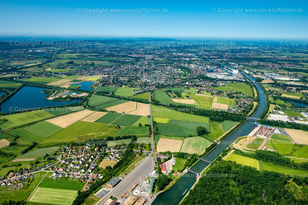Berenbusch_Hafen_ELS_4681050623 | BERENBUSCH 05.06.2023 Schiffs- Anlegestellen am Hafenbecken des Binnenhafen am Ufer des Mittellandkanal an der Straße Hafen Berenbusch in Berenbusch im Bundesland Niedersachsen, Deutschland. // Ship moorings at the inland harbor basin on the banks of the Mittelland Canal on street Hafen Berenbusch in Berenbusch in the state Lower Saxony, Germany. Foto: Martin Elsen