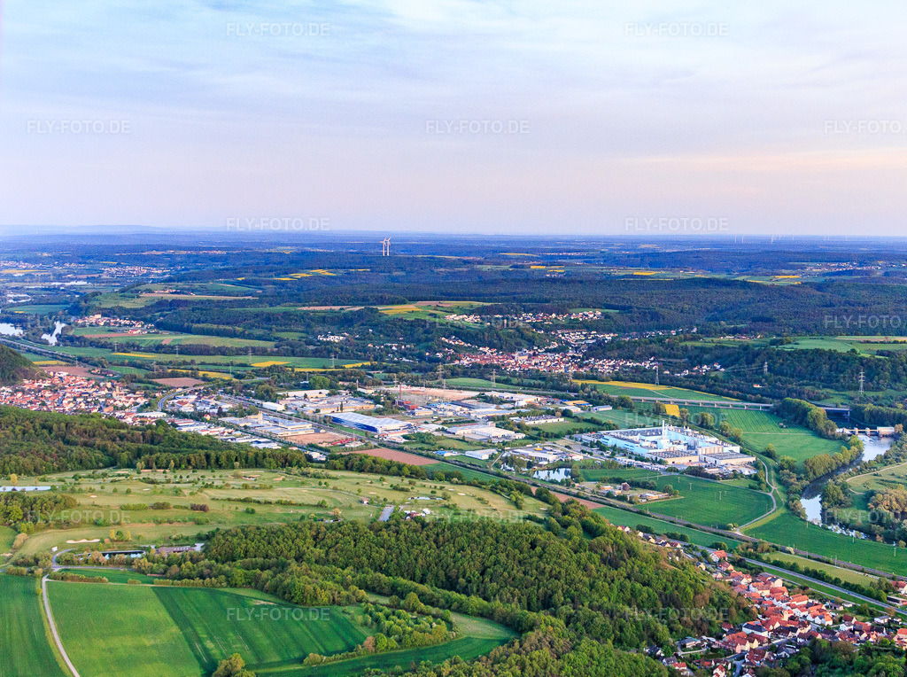 Luftbild: Golfclub Haßberge e.V. im Ortsteil Steinbach in Ebelsbach im Bundesland Bayern in Deutschland. – Foto: IMG_155986.jpg vom 02.05.2026 durch Werner Riehm/FLY-FOTO.de – Auflösung des Originals: 3487 x 2602 px – Golfclub Haßberge | im Naturpark Haßberge. Golfen mit Panorama! Herrlich ruhig gelegen befindet sich zwischen Bamberg und Schweinfurt einer der schönsten und anspruchvollsten Golfplätze in der Region