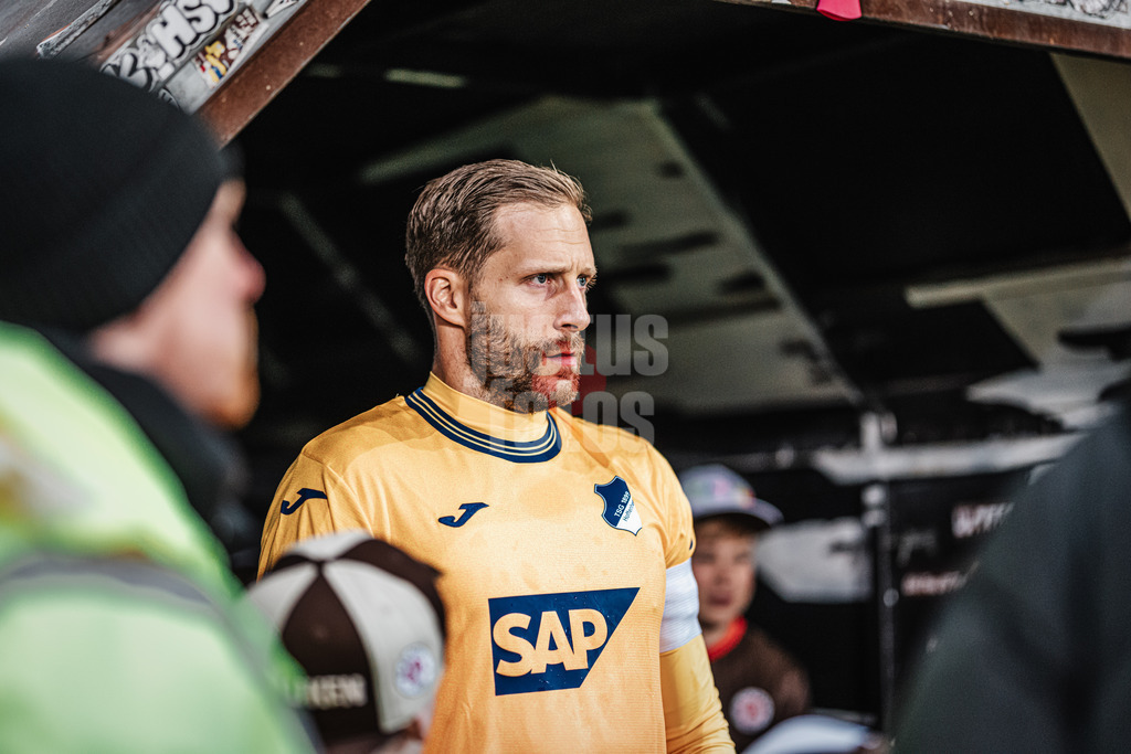 Fußball | Männer | Saison 2024/2025  | Fußball-Bundesliga | 26. Spieltag | FC St. Pauli vs. TSG Hoffenheim | 14.03.2025 | Oliver Baumann (#1, TSG Hoffenheim)