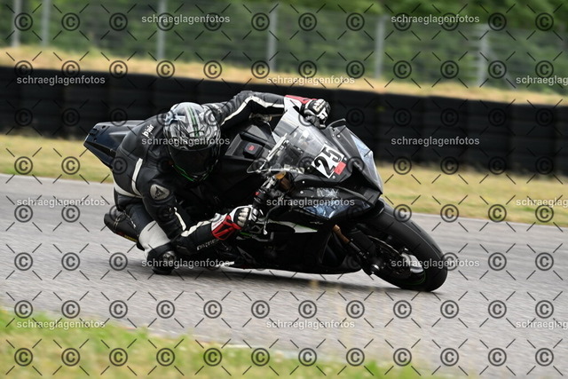 25bt02-0682 | markuskiefer.com - Realisiert mit Pictrs.com