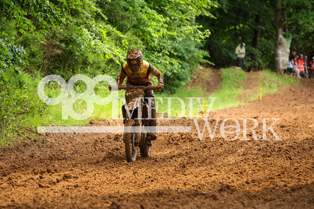 5E6A5745 | 989 MEDIAWORK