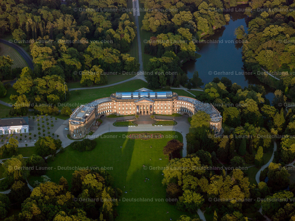 24s03319 | Das Schloss Wilhelmshöhe befindet sich im Bergpark Wilhelmshöhe von Kassel.
