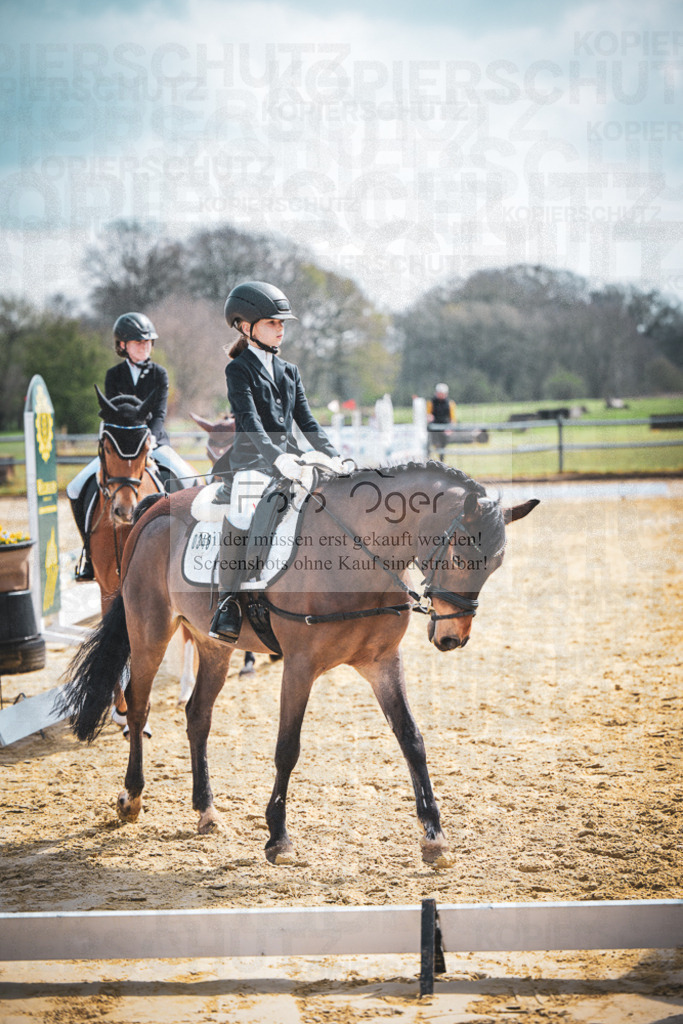 DOS_6409 | Entdecke hochwertige Reitturnierfotos von Foto Oger. Professionell, emotional und authentisch – jetzt Lieblingsmomente im Shop bestellen.Deutschlandweite Turnierfotografie. - Realisiert mit Pictrs.com