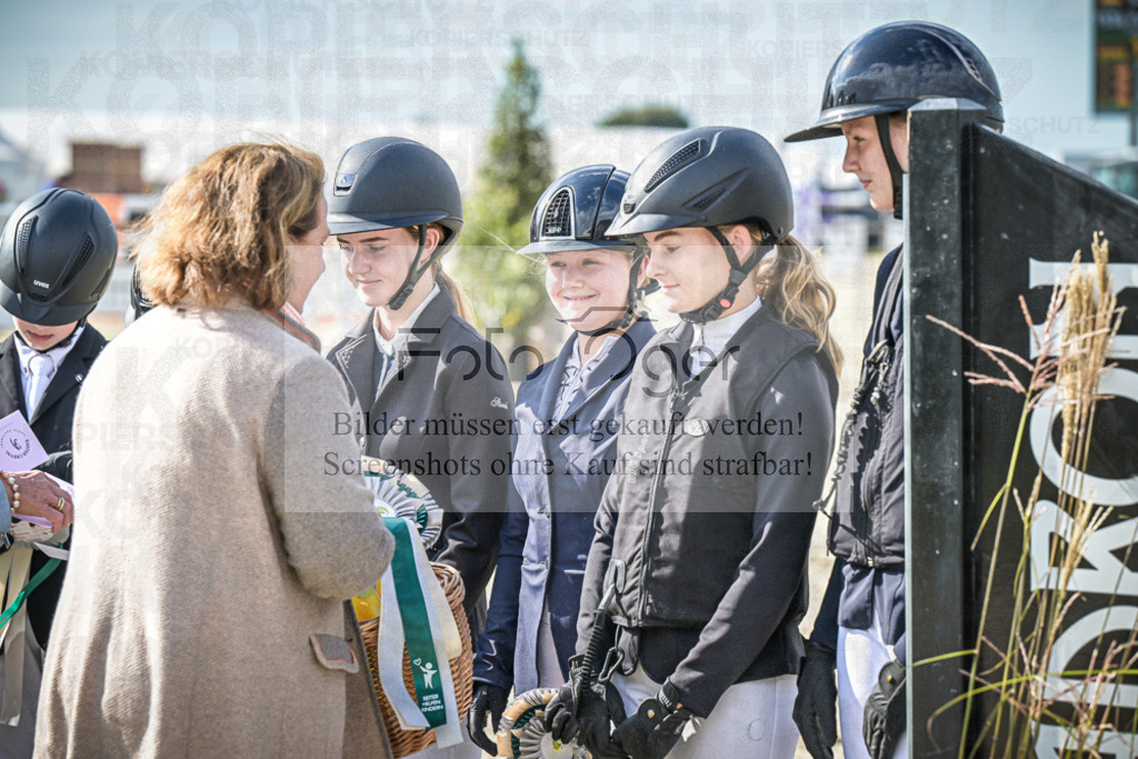 DOS_0052 | Entdecke hochwertige Reitturnierfotos von Foto Oger. Professionell, emotional und authentisch – jetzt Lieblingsmomente im Shop bestellen.Deutschlandweite Turnierfotografie. - Realisiert mit Pictrs.com