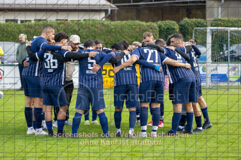 20251019_150630_0079 | #,TV Jahn (blau) vs. TSV Sparwiesen (weiß), Fussball, Kreisliga B10 - Bezirk Neckar/Fils, 09. Spieltag, Saison 2025/2026, Rasensportplatz Jahn, Hohenstaufenstraße 135, 73033 Göppingen, 19.10.2025 - 15:00 Uhr,Foto: PhotoPeet-Sportfotografie/Peter Harich