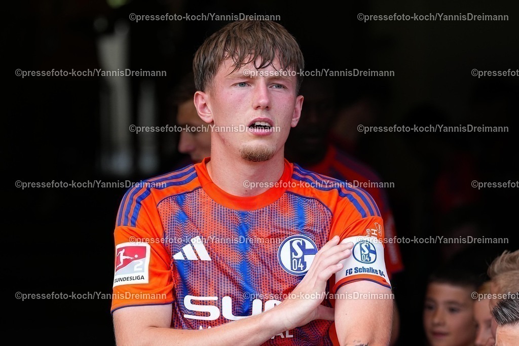 xYDR20072501046 | 20.07.2025, xydrx, Fußball, Rot Weiss Ahlen - FC Schalke 04, Testspiel, Wersestadion: Max Grueger (FC Schalke 04 #37)