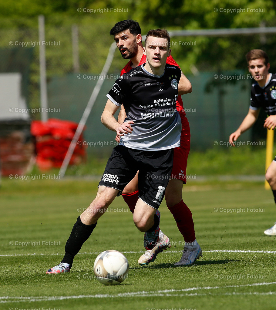 A_LUI_130523_04 | SPORT,FUSSBALL, LT1 OOE LIGA ASKOE OEDT-SV GW MICHELDORF 13.05.2023 IM BILD:  BUENYAMIN KARATAS (OEDT) UND ANDREAS HELMBERGER (MICHELDORF) FOTO:FOTOLUI