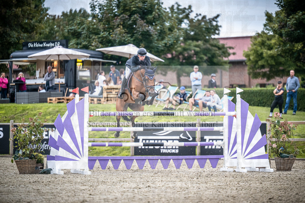 DOS_9102 | Entdecke hochwertige Reitturnierfotos von Foto Oger. Professionell, emotional und authentisch – jetzt Lieblingsmomente im Shop bestellen.Deutschlandweite Turnierfotografie. - Realisiert mit Pictrs.com