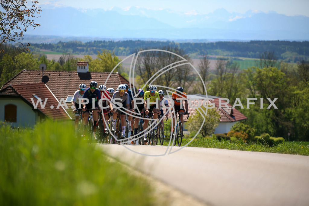 ..... | Wels, 23.04.2026, Kirschblüten Radrennen 2026 , Image shows: Photo: Wapics / Willdoner Andreas