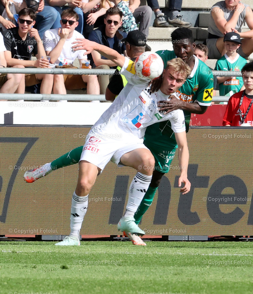 A_LUI_200425_11 | SPORT FUSSBALL ADMIRAL BUNDESLIGA 20.04.25 IM BILD: ERIK KOJZEK (WAC) UND KOUADIO AHOUSSOU (RAPID) FOTO:FOTOLUI/MW