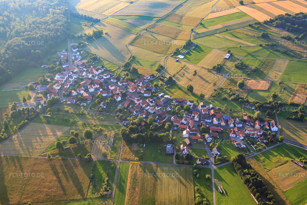 Luftbild: Dorfansicht aus Süden im Ortsteil Michelau in Büdingen im Bundesland Hessen in Deutschland. Foto: IMG_68641.jpg vom 21.06.2014 durch Werner Riehm/FLY-FOTO.de