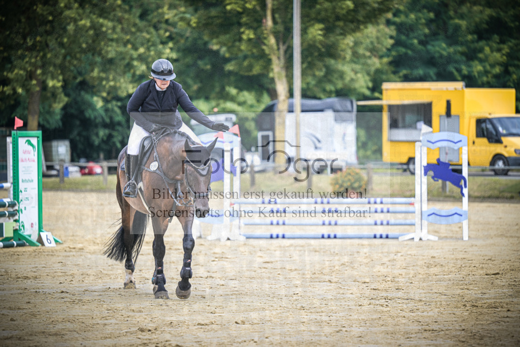 DOS_9774 | Entdecke hochwertige Reitturnierfotos von Foto Oger. Professionell, emotional und authentisch – jetzt Lieblingsmomente im Shop bestellen.Deutschlandweite Turnierfotografie. - Realisiert mit Pictrs.com