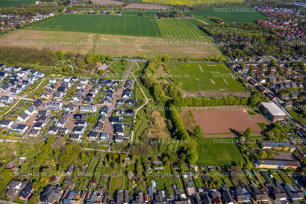 Hamm260400771Bockum-Hoevel | Luftbild, Reihenhaus Wohnpark Schulze-Everding, Sportplatz Aschenplatz, Bockum-Hövel, Hamm, Ruhrgebiet, Nordrhein-Westfalen, Deutschland