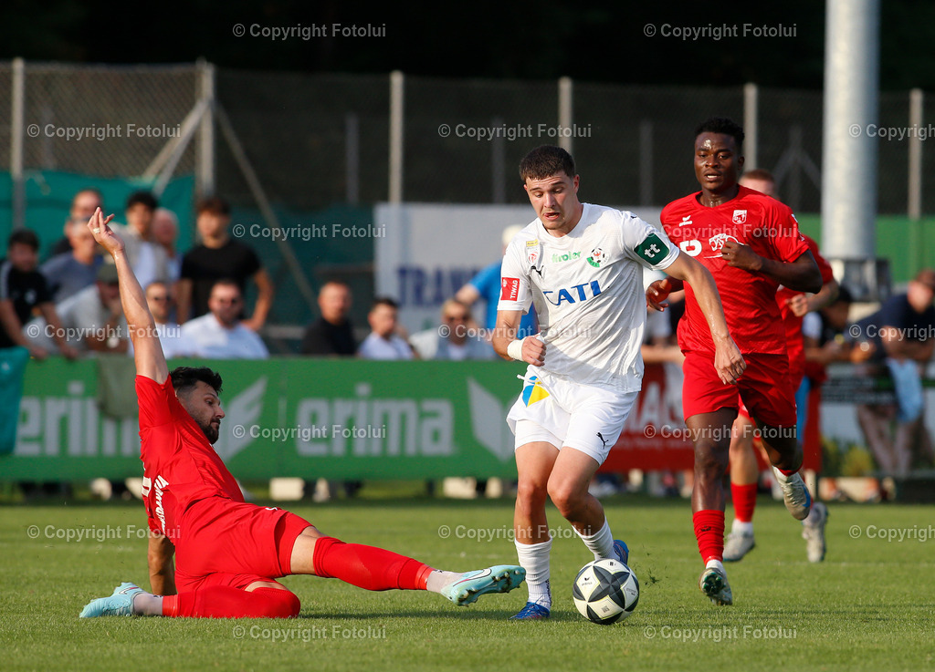 A_LUI_27082025_09 | SPORT,FUSSBALL,UNIQA OOEFB CUP 2.RUNDE,ASKOE OEDT-WSG TIROL 27.08.2025 IM BILD: ADI MEHREMIC UND ADAMSON SHARAFA (OEDT) UND MORITZ WELS (WSG) FOTO:FOTOLUI