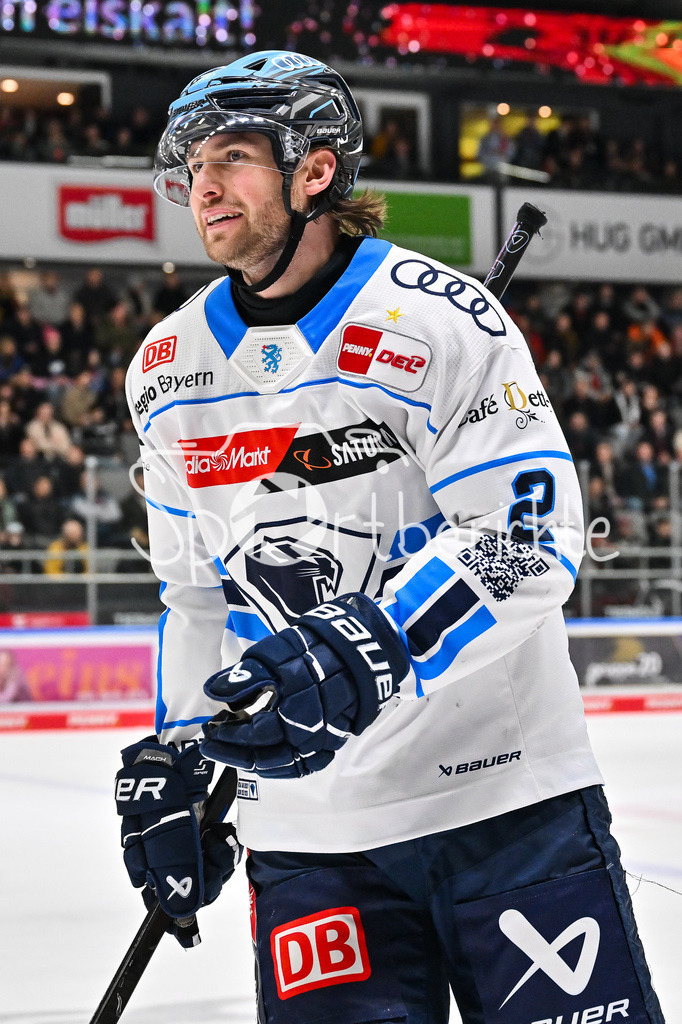 Augsburger Panther - ERC Ingolstadt | AUGSBURG, GERMANY - 12. DECEMBER: Jubel der Schanzer nach dem Ausgleich zum 3-3 durch Sam RUOPP (ERC Ingolstadt 2) / Tor / Torschuetze / Freude / Happy / während dem Match zwischen den Augsburger Panthern und dem ERC Ingolstadt am 27. Spieltag der Penny DEL im Curt Frenzel Stadion