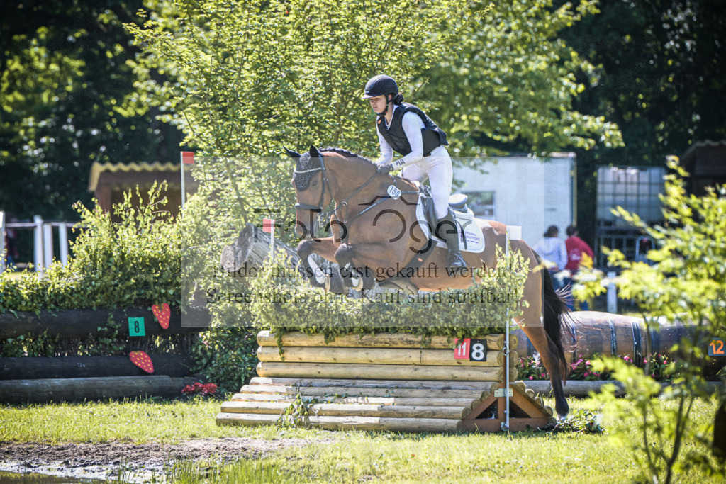 DOS_5087 | Entdecke hochwertige Reitturnierfotos von Foto Oger. Professionell, emotional und authentisch – jetzt Lieblingsmomente im Shop bestellen.Deutschlandweite Turnierfotografie. - Realisiert mit Pictrs.com