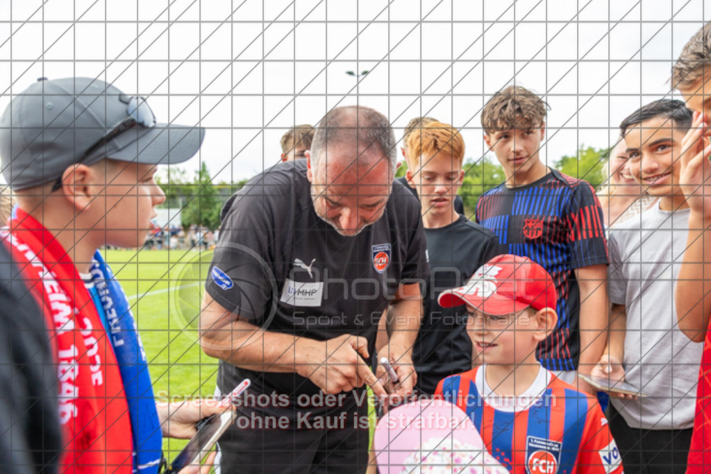 20250706_172844_2197 | #,TSG Salach (blau) vs. 1.FC Heidenheim (rot), Fußball, Freundschaftsspiel - WfV, Saison 2025/2026, Rasensportplatz, Staufenecker Str. 41, 73084 Salach, 06.07.2025 - 15:30 Uhr,Foto: PhotoPeet-Sportfotografie/Peter Harich