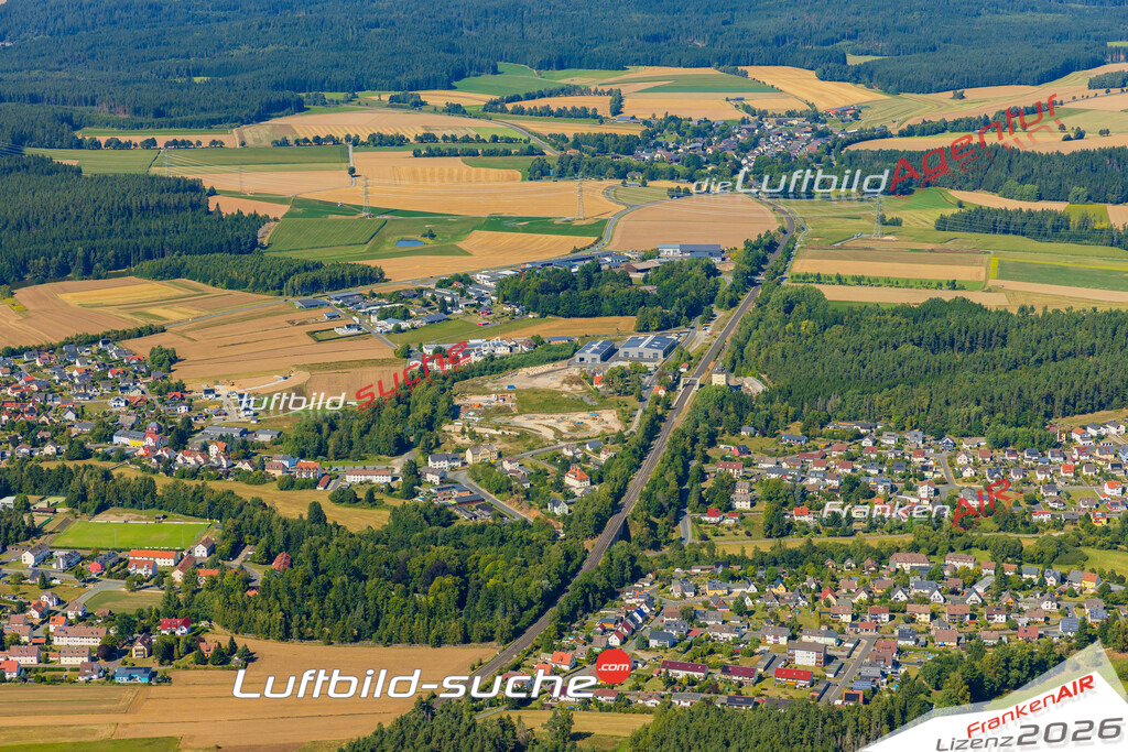 Luftaufnahme der Stadt Marktleuthen - Die Luftaufnahme wurde 2025 vom UL-Flugzeug heraus erstellt ( keine Drohne ) - Hochauflösende Luftaufnahme - für professionelle Ausdrucke geeignet. Die Geschenkidee !Mit Lizenz und Bildrechte bestellbar