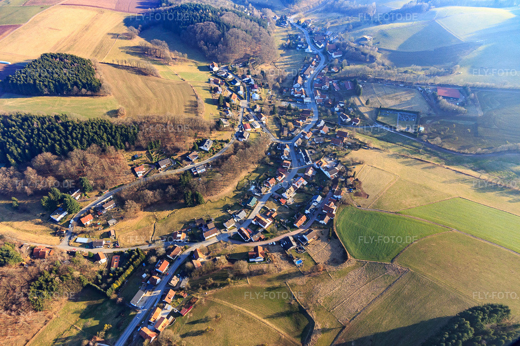 Luftbild: Dorfansicht im Odenwald aus Norden im Ortsteil Gadern in Wald-Michelbach im Bundesland Hessen in Deutschland. Foto: IMG_096680.jpg vom 14.02.2017 durch Werner Riehm/FLY-FOTO.de