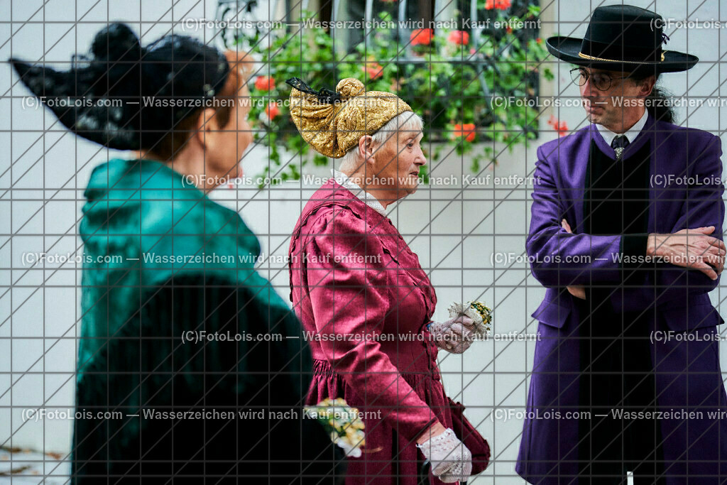 ALS2003_Jeanne de Ferrette_Goldhaubengruppe | (C)FotoLois.com, Alois Spandl, 700stes Hochzeitsjubiläum - Albrecht II. mit Johanna von Pfirt in Thann (FR) im März 2024. Empfang des Organistionskommitees aus der Region Ferrette (Pfirt)/Thann aus dem Elsass mit Empfang durch die Stadtgemeinde und Bezirkshauptmannschaft Scheibbs im Schloss Scheibbs und anschließender Kranzniederlegung in der Kartausenkirche über der Krypta des Gründerehepaares durch Mitglieder des Templer Ordens, Fr 22. September 2023.