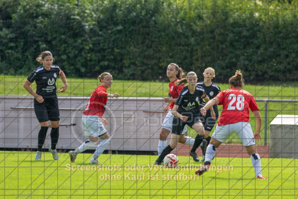 20250928_132354_0206 | #,1.FC Donzdorf (schwarz) vs. TV Derendingen (rot), Fussball, Frauen-Verbandsliga Württemberg, 03. Spieltag, Saison 2025/2026, Rasenplatz Lautertal Stadion, Süßener Straße 16, 73072 Donzdorf, 28.09.2025 - 13:00 Uhr,Foto: PhotoPeet-Sportfotografie/Peter Harich