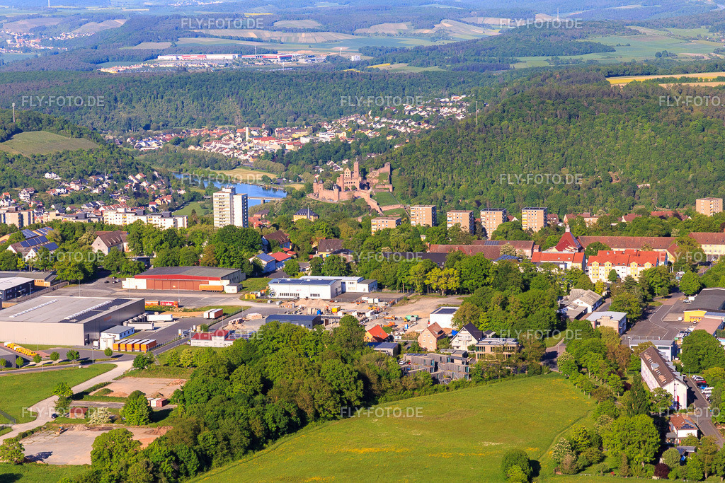Blick vom Wartberg bis zum Schloss über Main und Tauber | Luftbild: Blick vom Wartberg bis zum Schloss über Main und Tauber im Ortsteil Reinhardshof in Wertheim im Bundesland Baden-Württemberg in Deutschland. Foto: IMG_146603.jpg vom 10.05.2025 durch Werner Riehm/FLY-FOTO.de - Realisiert mit Pictrs.com