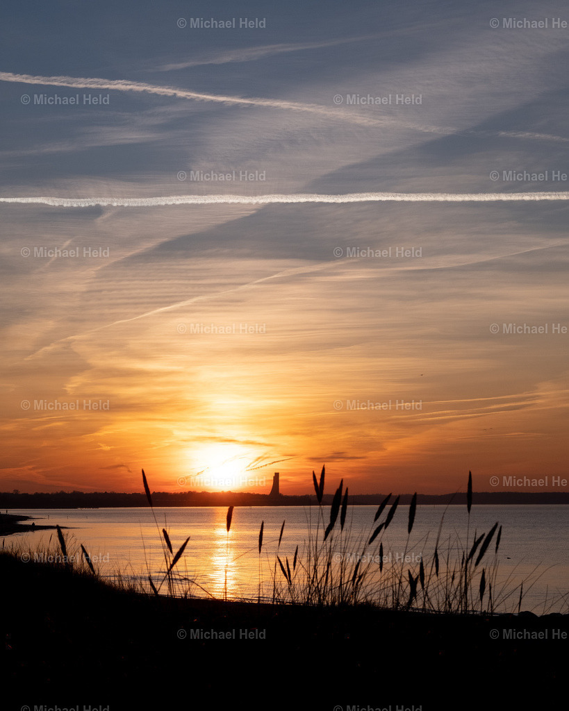 Blick auf das Ehrenmal in Laboe | Profi-Fotos über Schleswig-Holstein und dem ganzen Norden für Büro, Hotel, Ferienhaus, Ferienwohnung, Wohnzimmer, Arztpraxis uvm. jetzt bestellen. - Realisiert mit Pictrs.com