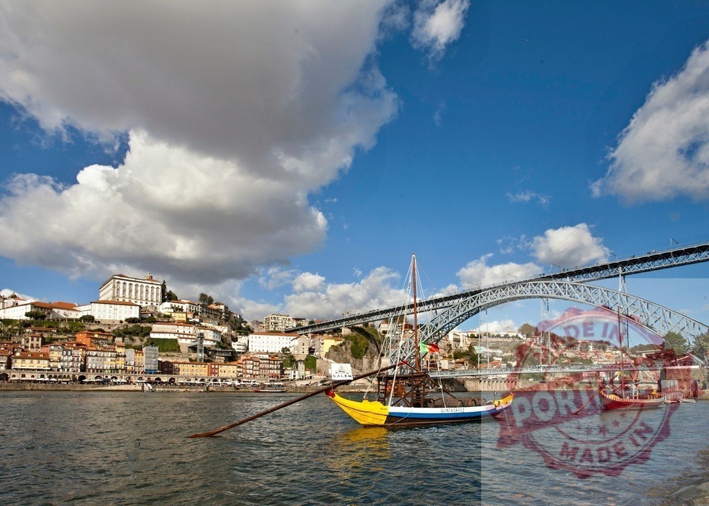 Rabelo boats floating on Douro River in Porto | Rabelo boats float in front of Ribeira district and Dom Luís I Bridge - Realized with Pictrs.com