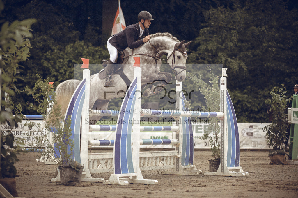 20240530-DOS_2233 | Entdecke hochwertige Reitturnierfotos von Foto Oger. Professionell, emotional und authentisch – jetzt Lieblingsmomente im Shop bestellen.Deutschlandweite Turnierfotografie. - Realisiert mit Pictrs.com