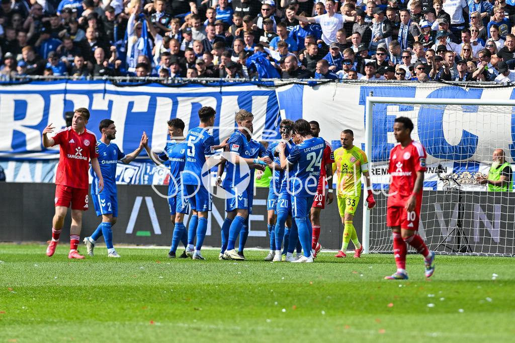 1. FC Magdeburg - Fortuna Düsseldorf | Jubel der Magdeburger nach dem Treffer zum 2-1 durch Xavier AMAECHI (1. FC Magdeburg 20) / Tor / Torschuetze / Freude / Happy / 2. Bundesliga: 1. FC Magdeburg - Fortuna Duesseldorf, Avnet-Arena am 18.05.2025 / DFL REGULATIONS PROHIBIT ANY USE OF PHOTOGRAPHS AS IMAGE SEQUENCES AND/OR QUASI-VIDEO