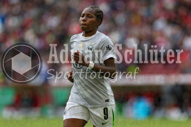 14.05.2026, GER, Fussball, Frauen, DFB-Pokal, Finale, Saison 2025/2026, VfL Wolfsburg - FC Bayern München | Lineth Beerensteyn (Wolfsburg) schaut