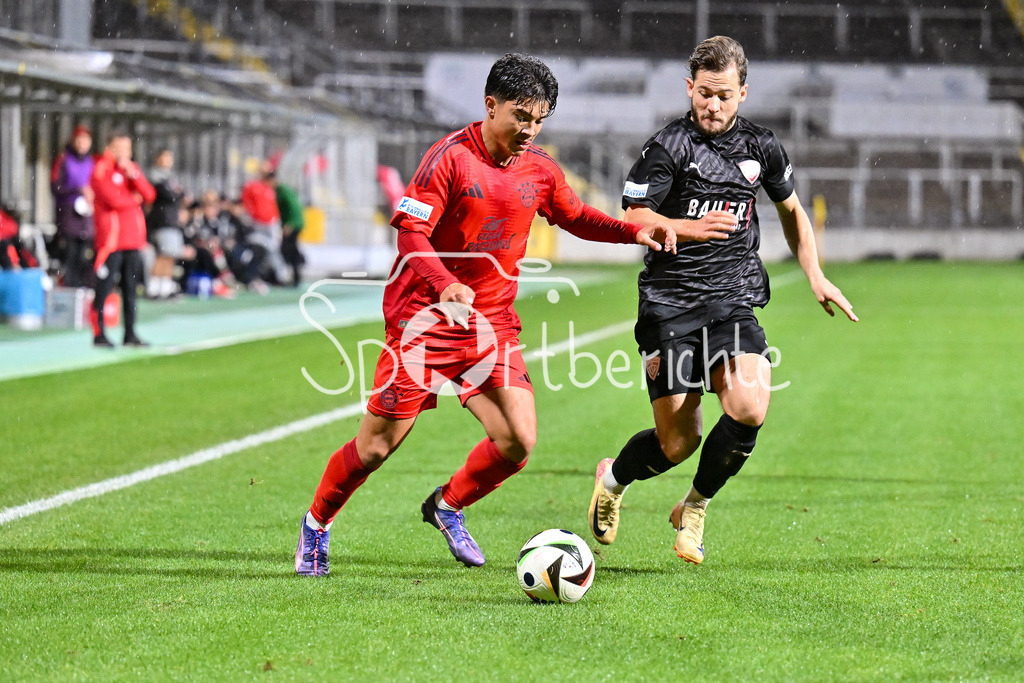 FC Bayern Amateure - TSV Buchbach | im Bild Angelo BRUECKNER (FC Bayern München II #2) und Tobias HEILAND (TSV Buchbach #15) / Zweikampf / Regionalliga Bayern: FC Bayern München II - TSV Buchbach, Gruenwalder Stadion am 27.09.2024