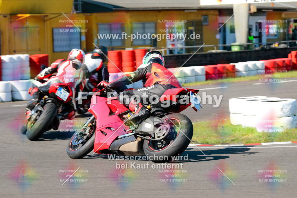 Moto-TeamOBK-21508 | Hier findet Ihr Bilder von Touristenfahrten auf der Nürburgring Nordschleife oder von anderen Veranstaltungen die ich besucht habe. Viel Spass beim Durch Schauen 