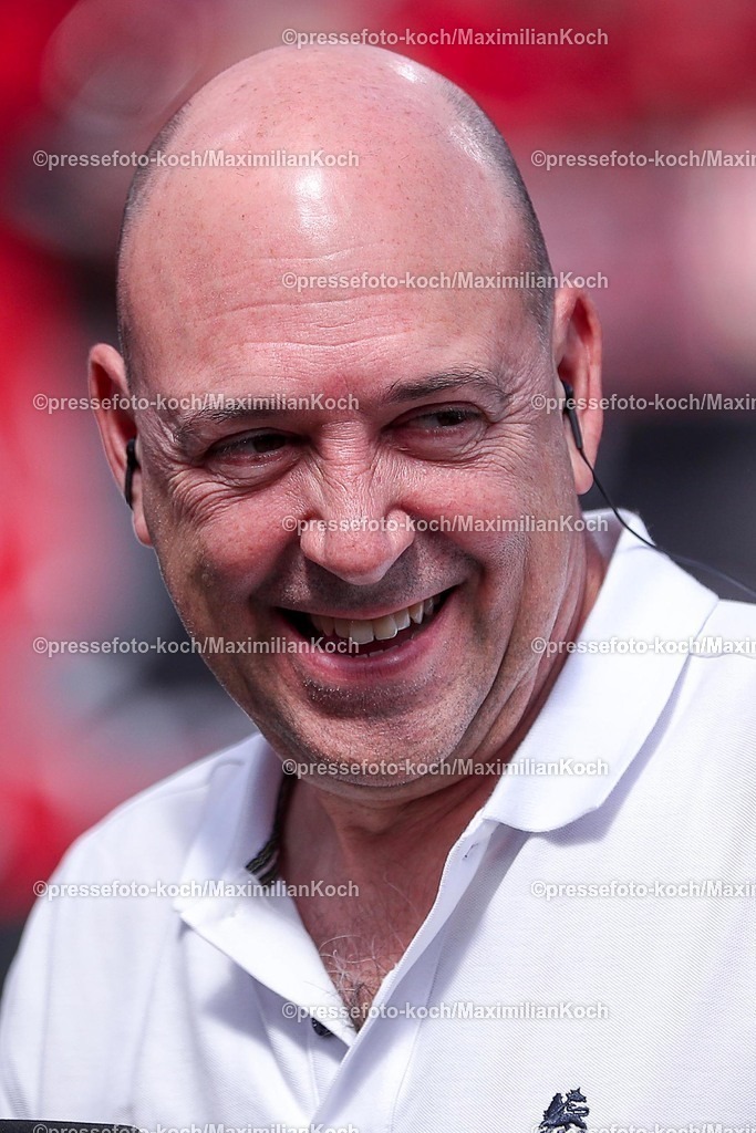 B0411052502192 | 11.05.2025, Fußball, Bayer 04 Leverkusen - Borussia Dortmund, 1. Fußball Bundesliga, 33. Spieltag, BayArena, Saison 2024 2025: Fernando Carro (Geschäftsführer Bayer 04 Leverkusen) lachend Mimik FreudeDFB regulations prohibit any use of photographs as image sequences and or quasi-video.