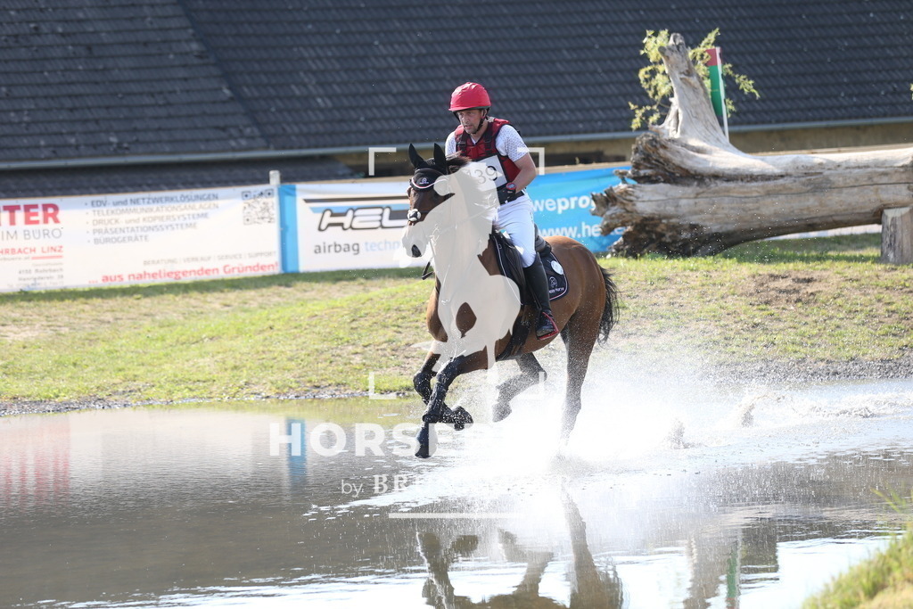 DL2Q3112 | Willkommen bei Brunnmayr - Design & Fotografie – Ihrem Spezialisten für Reitturniere und Pferdeveranstaltungen in Oberösterreich, Salzburg und Bayern! Seit über 17 Jahren sind wir leidenschaftlich dabei.