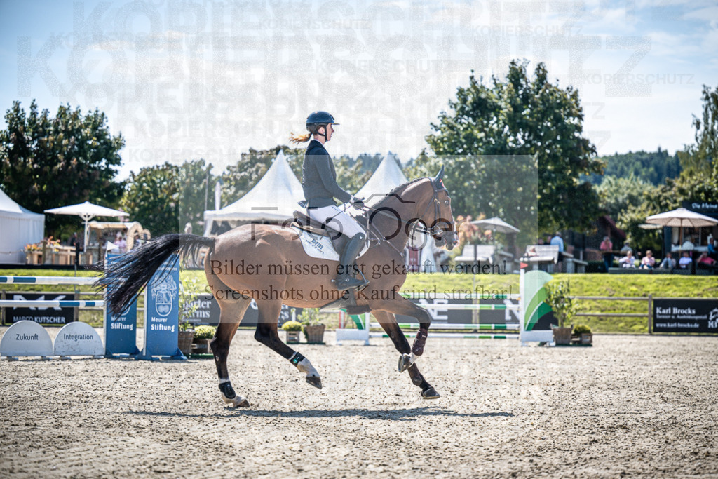 DOS_5239 | Entdecke hochwertige Reitturnierfotos von Foto Oger. Professionell, emotional und authentisch – jetzt Lieblingsmomente im Shop bestellen.Deutschlandweite Turnierfotografie. - Realisiert mit Pictrs.com