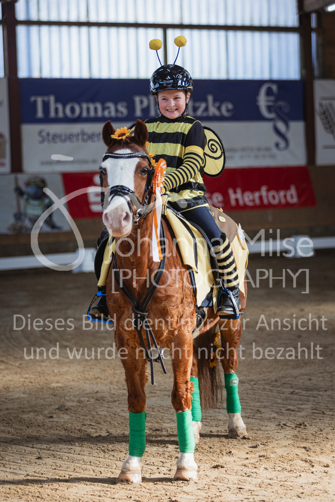250316_HF-Schwm_Fuehrzuegel-156 | Deine schönsten Turniermomente als professionelle Fotos! Entdecke hochwertige Pferdesport-Fotografie im Online-Shop. Jetzt Fotos finden & bestellen!