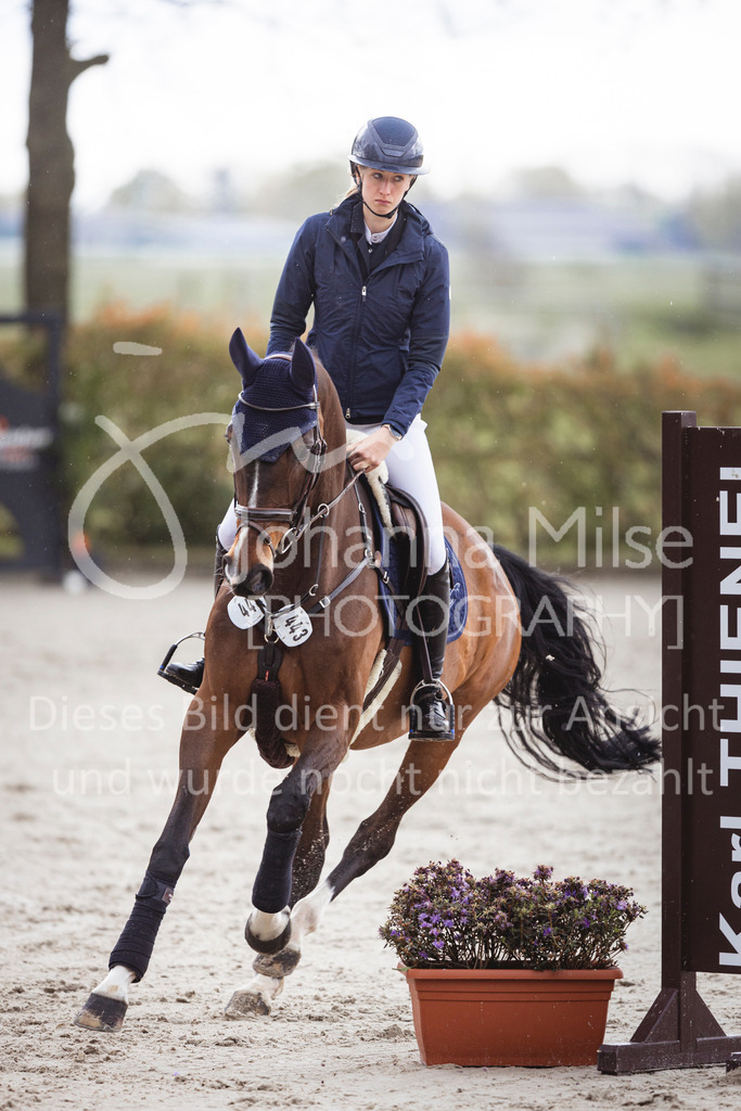 240424_Lemwerder_S-Spr-100 | Deine schönsten Turniermomente als professionelle Fotos! Entdecke hochwertige Pferdesport-Fotografie im Online-Shop. Jetzt Fotos finden & bestellen!