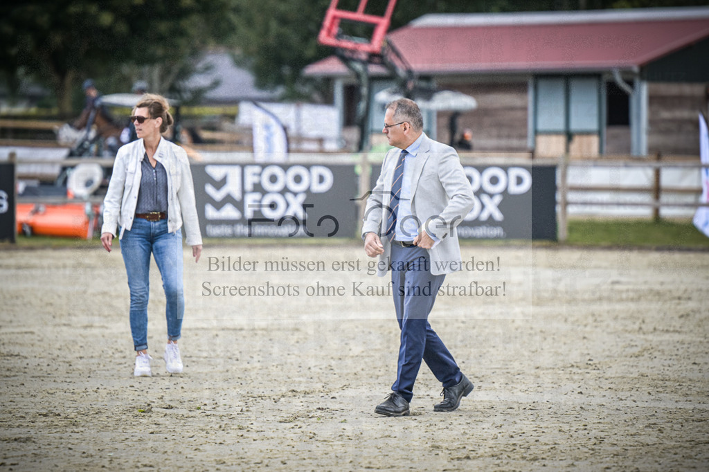 DOS_0050 | Entdecke hochwertige Reitturnierfotos von Foto Oger. Professionell, emotional und authentisch – jetzt Lieblingsmomente im Shop bestellen.Deutschlandweite Turnierfotografie. - Realisiert mit Pictrs.com