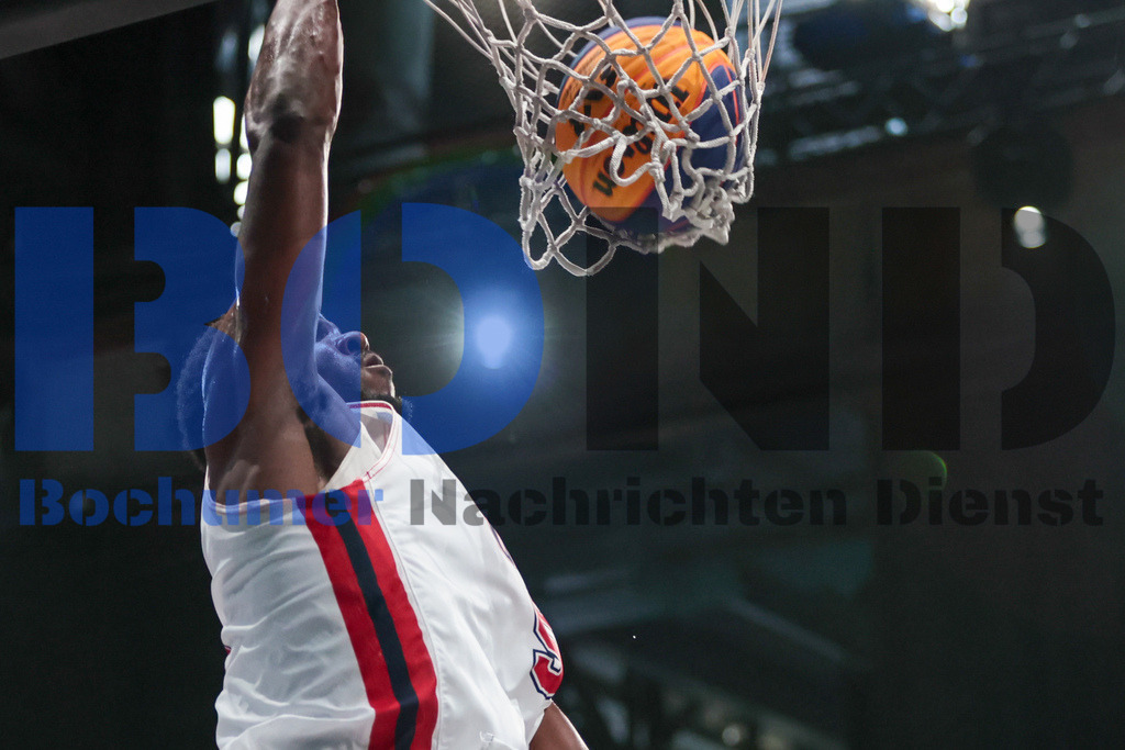 SES_TTG3X320250717-57 | bond - Realisiert mit Pictrs.com