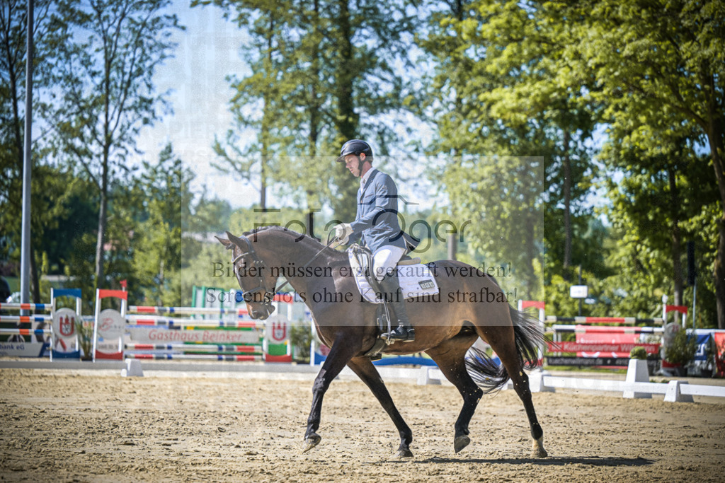 DOS_1229 | Entdecke hochwertige Reitturnierfotos von Foto Oger. Professionell, emotional und authentisch – jetzt Lieblingsmomente im Shop bestellen.Deutschlandweite Turnierfotografie. - Realisiert mit Pictrs.com