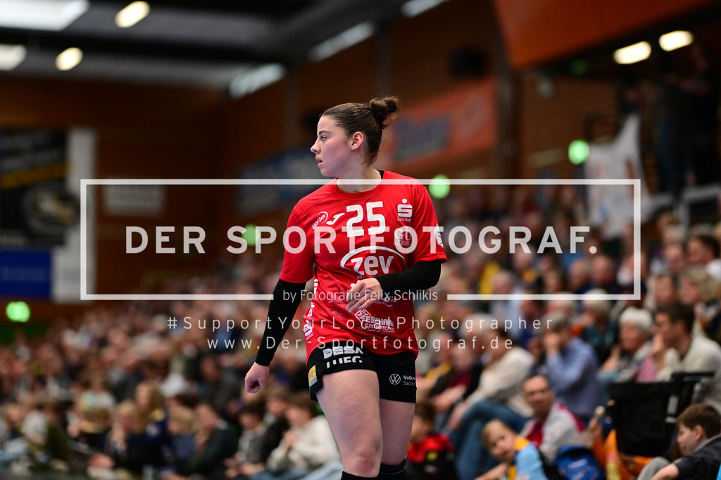 Handball I Frauen I Saison 2024-2025 I 1. HBF I Play-Down Halbfinale I Buxtehuder SV - BSV Sachsen Zwickau I 69414 | Lea-Sophie Walkowiak (25, BSV Sachsen Zwickau) - Realized with Pictrs.com