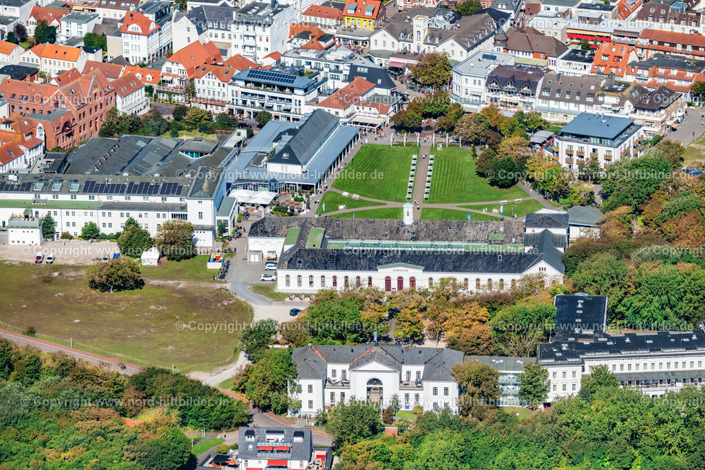 Norderney_Kurgebiet_ELS_7143050923 | NORDERNEY 05.09.2023 Kurgebiet und " Conversationshaus " auf Norderney am Kurplatz im Bundesland Niedersachsen, Deutschland. // Spa area and "Conversationshaus" on Norderney at Kurplatz in the state of Lower Saxony, Germany. Foto: Martin Elsen