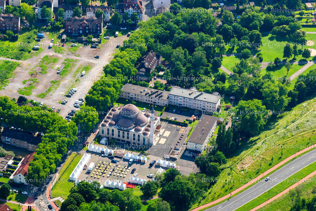 Luftbild Duisburg-4625 | Luftbildfotografie Gebäude der DITIB- Moschee an der Warbruckstrasse in Duisburg-Marxloh im Bundesland Nordrhein-Westfalen - Realisiert mit Pictrs.com